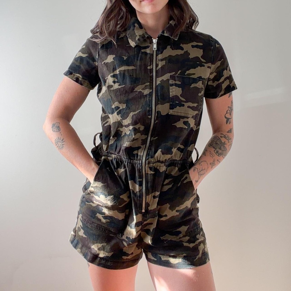 Guess Camo Zip Up Romper Size Small